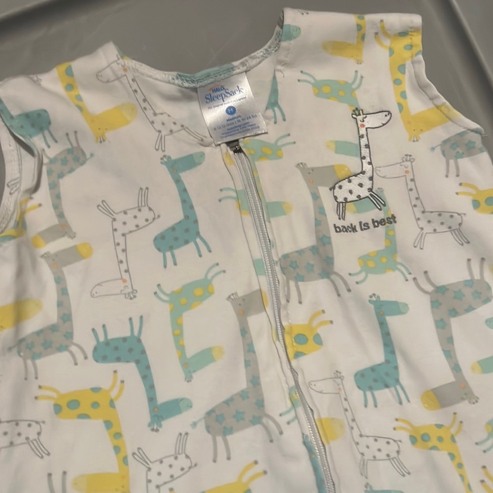 Halo sleep sack. medium. Giraffe